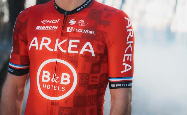 Imagen detalle del nuevo maillot del equipo Arkea-B&B Hotels. ARKEA-B&B HOTELS
