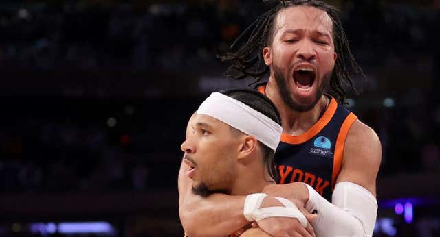 Los Knicks sobreviven con mucha polémica y tres compañeros de universidad