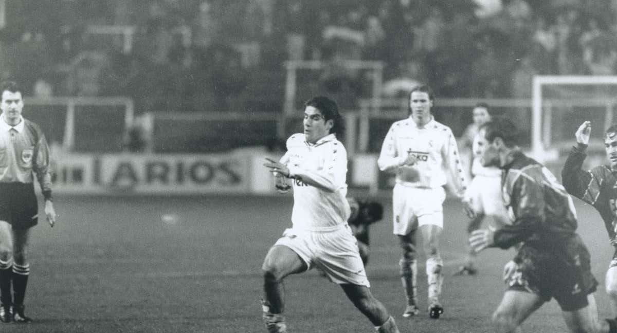 Álvaro Benito en un partido con el Real Madrid.