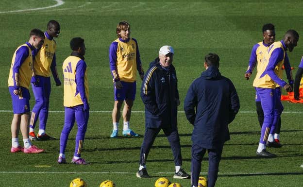 Ancelotti, en un entrenamiento con el Real Madrid.