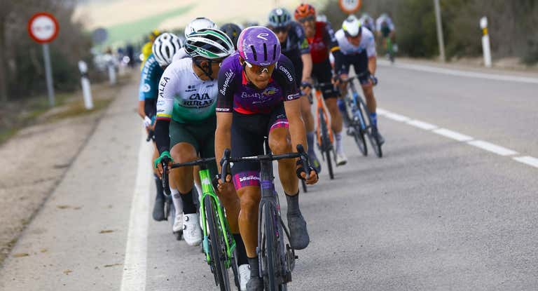 Eric Fagúndez (Burgos BH) y Jefferson Cepeda (Caja Rural-Seguros RGA) pelean la escapada en la Clásica Jaén Paraíso Interior.