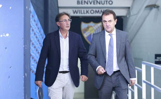 José María Muñoz junto a Loren Juarros, director deportivo.  Marilú Báez