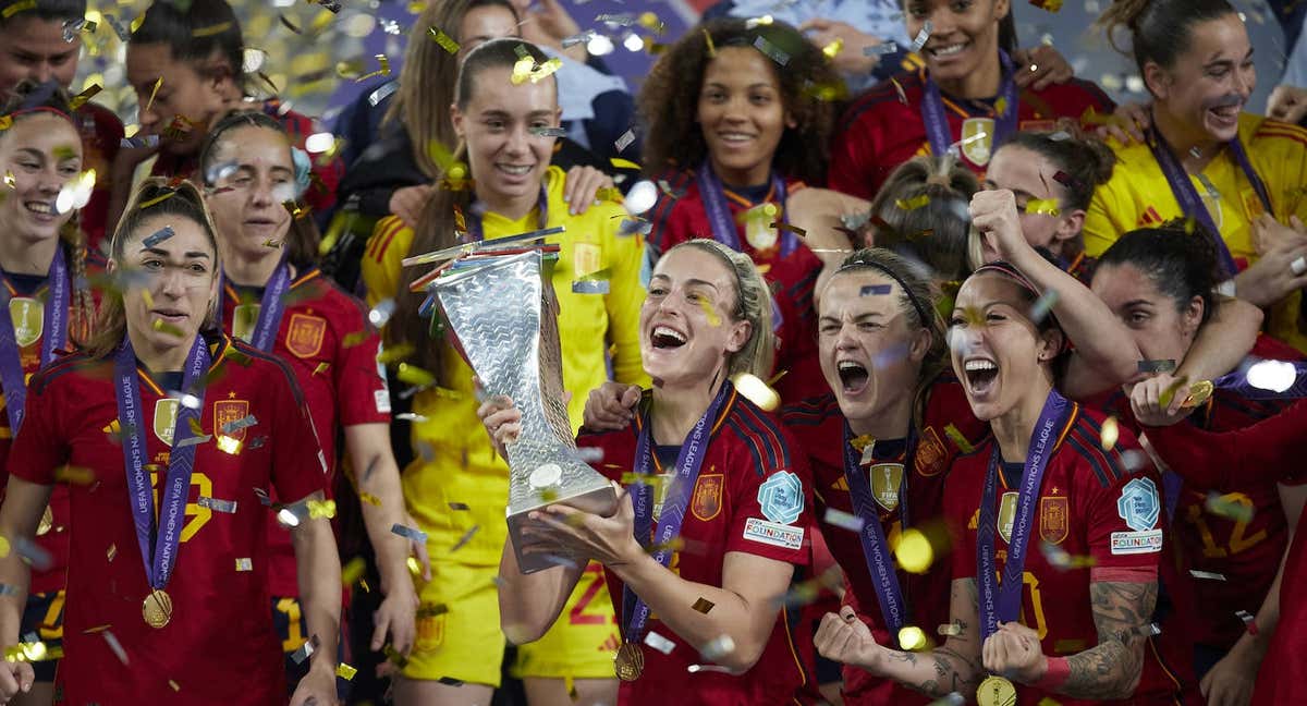 Alexia, Irene y Jenni levantan el título de campeonas de la Nations League. /Getty