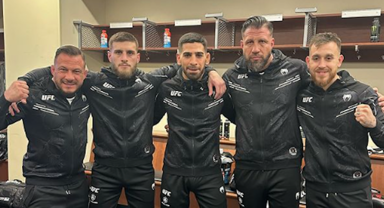 Agustin Climent, Aleksandre Topuria, Ilia Topuria, Jorge Climent y Javi Climent, antes del UFC 298.