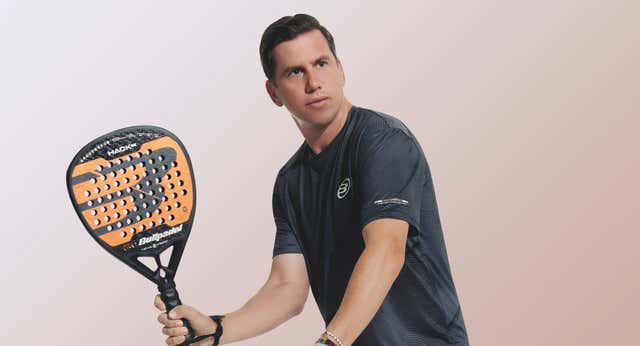 Así es la pala de pádel de Paquito Navarro: modelo, características y precio