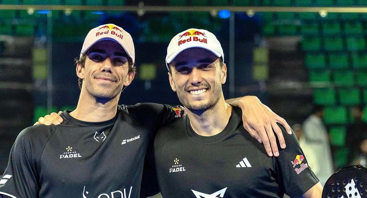 Galán y Lebrón posan en el P1 de Arabia Saudí./PREMIER PADEL