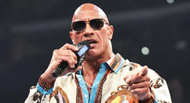 The Rock reclama un combate a Rhodes y Rollins para WrestleMania 40