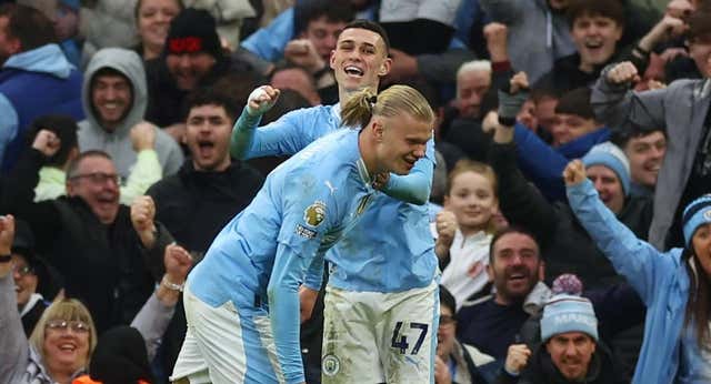 Foden ajusticia al ‘rácano’ Ten Hag y mantiene viva la llama de la Premier