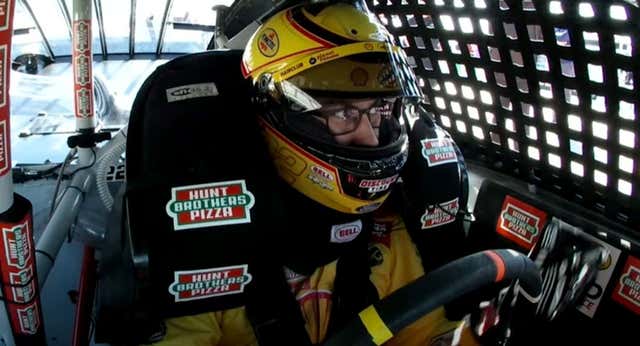 La trampa nunca vista: un guante ‘anfibio’ desata la polémica en la NASCAR