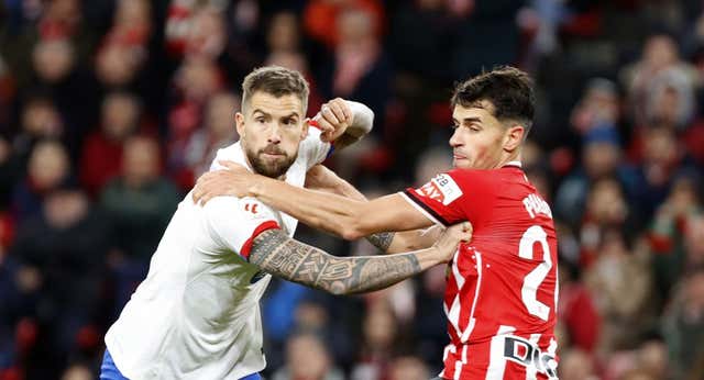 San Mamés abronca a Iñigo Martínez en su regreso