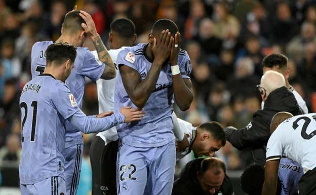 Reacción de Rüdiger con la lesión de Diakhaby.