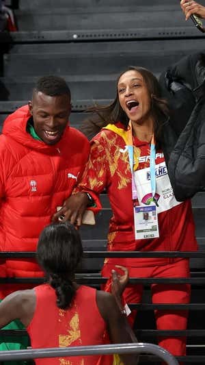 Pereira, Peleteiro Y Diame celebran el bronce de ésta última en Glasgow. RFEA