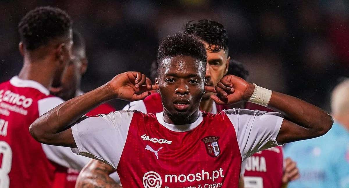 Djaló celebra un gol con el Braga. /@alvarodjaloo14