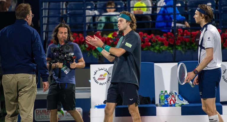 Andrey Rublev, durante el partido en el que fue descalificado en Dubái.