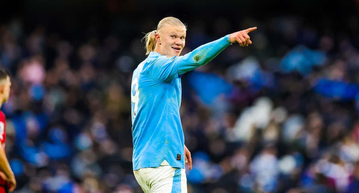 Erling Haaland sonríe en el derbi de Manchester. /AFP