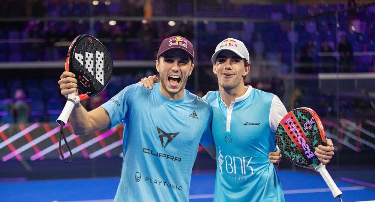 Galán y Lebrón celebran una victoria./PREMIER PADEL