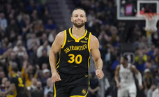 Stephen Curry y los Warriors toman aire arrasando a los Bucks