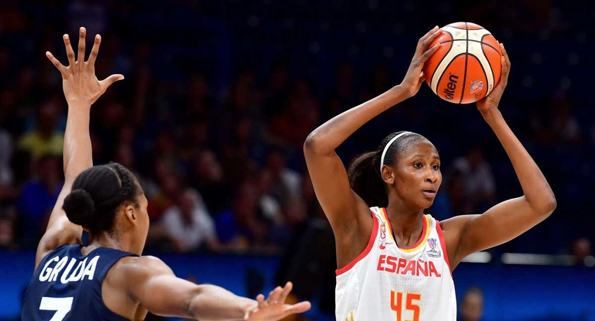 Astou Ndour durante un partido del Eurobasket de 2019./Reuters