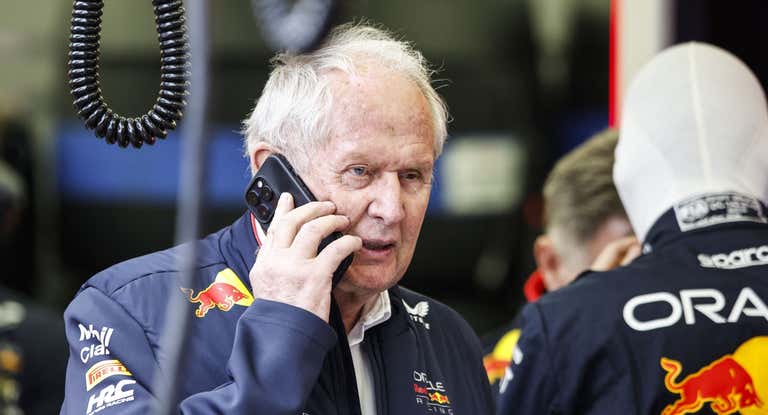 Helmut Marko, en el box del equipo Red Bull.