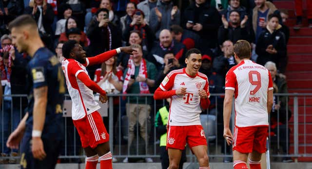Un estelar Harry Kane se dispara en la Bota de Oro y lidera junto a Musiala la goleada ante el Mainz