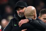 El Liverpool - City deja una patada voladora, un enfado y un abrazo de leyendas: «Podría jugar al pádel, es español»