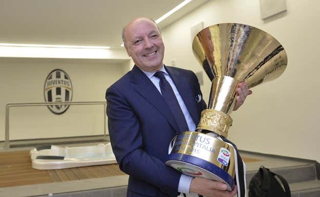Marotta levanta el Scudetto de la temporada 14/15.  LaPresse