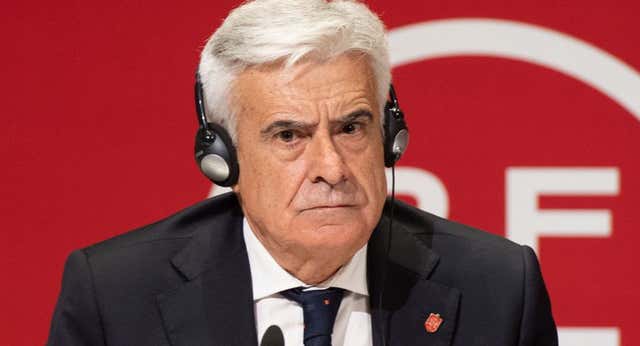 Javier Lozano atiza al «débil» Rocha por su sueldo de 675.000€: «La semilla del mal del rubialismo produce metástasis»