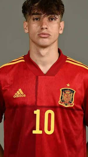Iker Bravo, con la Selección.  RFEF
