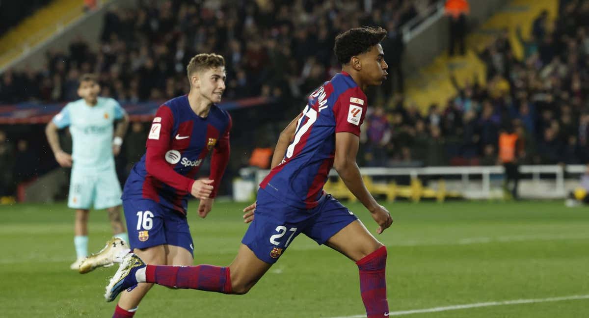 Yamine Lamal celebra su gol ante el Mallorca por LaLiga. El joven es una carta de triunfo para el equipo de Xavi Hernández. /REUTERS