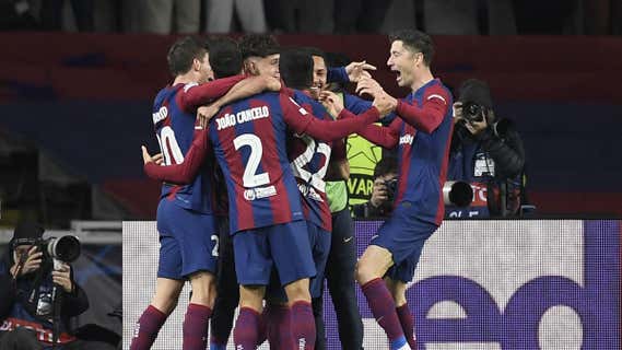 Los jugadores del Barça celebran el tercer gol. /AFP