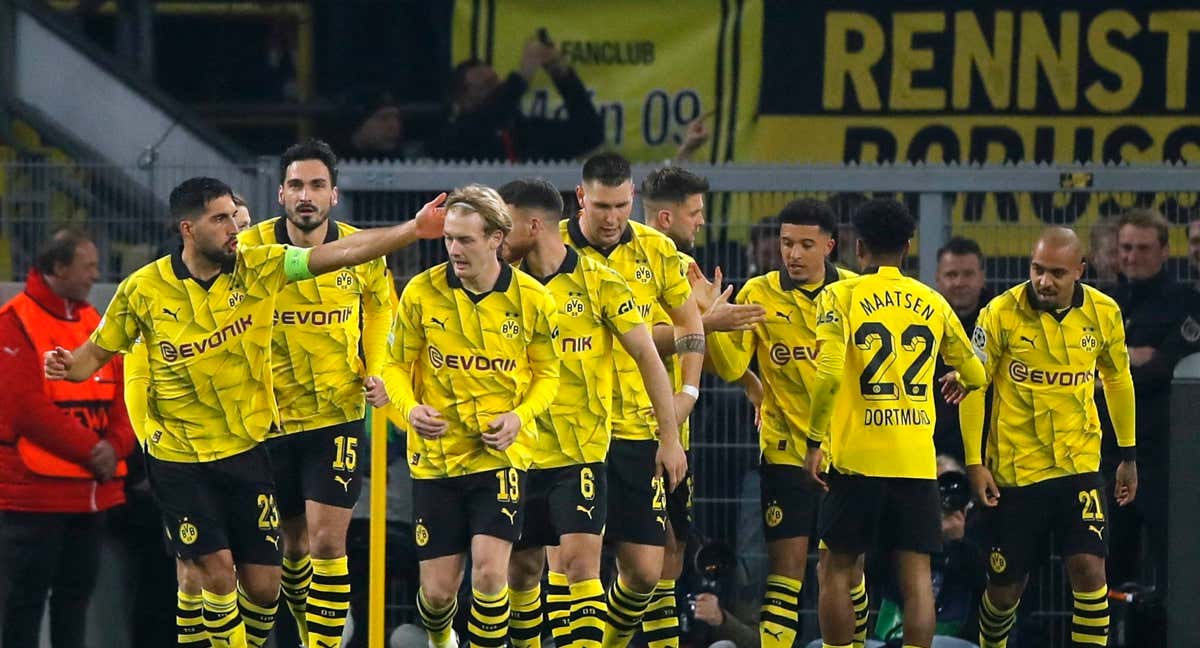 El Dortmund celebra el tanto de Sancho. /REUTERS
