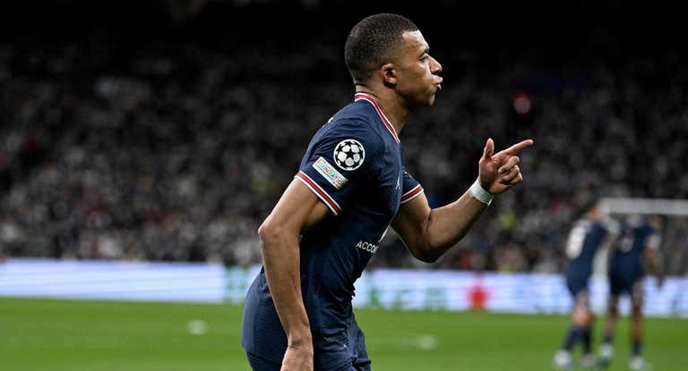Mbappé celebra su gol en el Santiago Bernabéu en 2022.