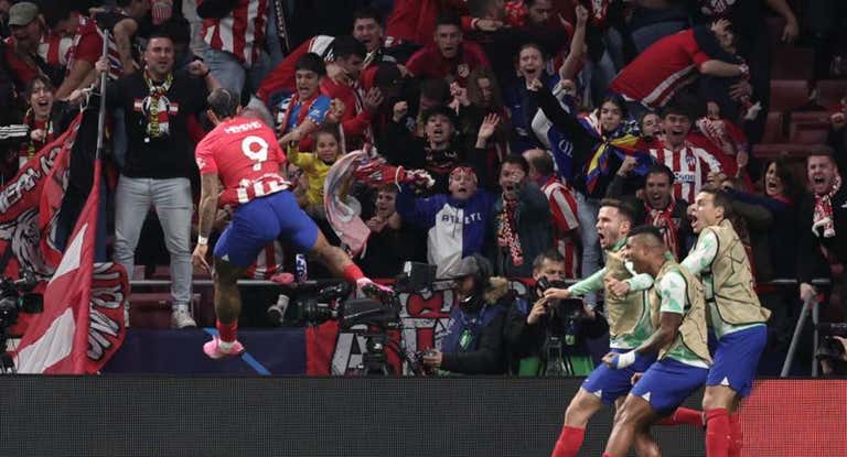 Memphis celebrando el 2-1 ante el Inter de Milán.