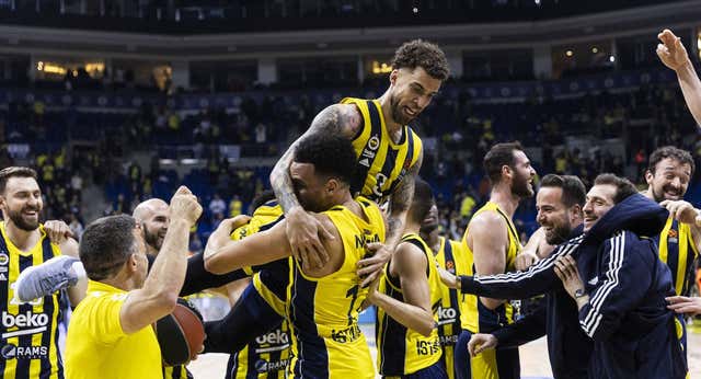 El Fenerbahçe bate el récord histórico de triples de la Euroliga para vapulear al Valencia Basket