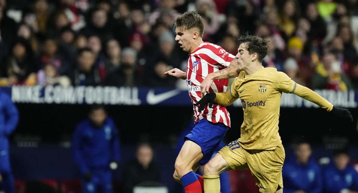 Pablo Barrios y Gavi en el último Atleti-Barça en el Metropolitano.