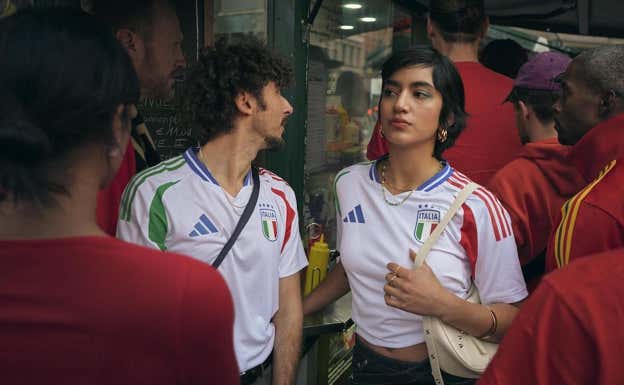 Camiseta suplente de Italia para la Eurocopa 2024. ADIDAS