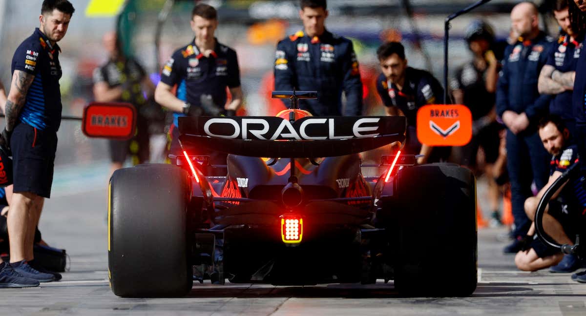 Vista trasera del l Red Bull de Max Verstappen.