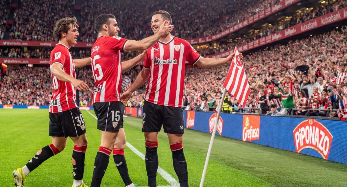 Guruzeta celebra uno de los goles ante el Alavés./EFE/Javier Zorrilla