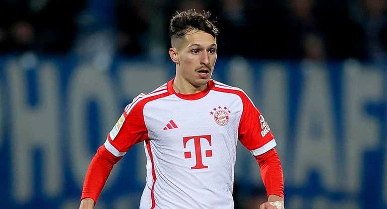 Bryan Zaragoza, jugando con el Bayern.