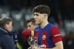 El aviso de alerta de Xavi con Cubarsí para evitar una foto viral como la de Pedri