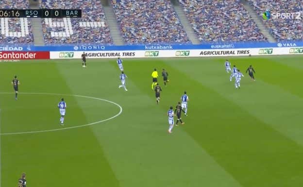 Messi, Pedri y Griezmann en zonas centrales, con Busquets en el centro del campo y Dembélé de delantero centro en Anoeta en 2021.  WYSCOUT