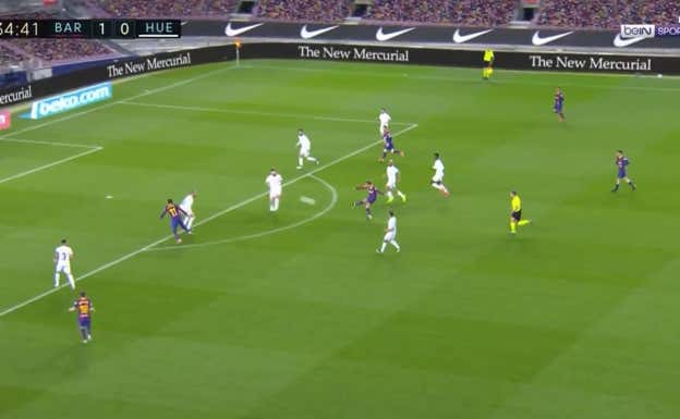 El francés remata tras recibir el pase, anotando un de sus 20 goles de esa temporada.  WYSCOUT