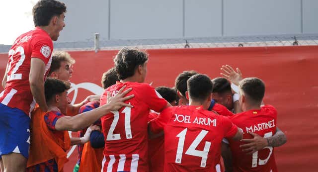 Polémico triunfo del Atlético de Madrid en el derbi ante el Castilla
