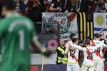 El espíritu de Vallecas agrava la caída del Betis