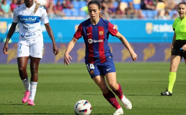 Aitana Bonmatí, con las botas Adidas, en el partido entre el FC Barcelona femenino y el Costa Adeje en Liga F.  GETTY