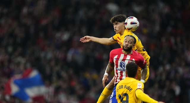 El ‘efecto Cubarsí’ mejora la defensa del Barça y minimiza el factor Araujo
