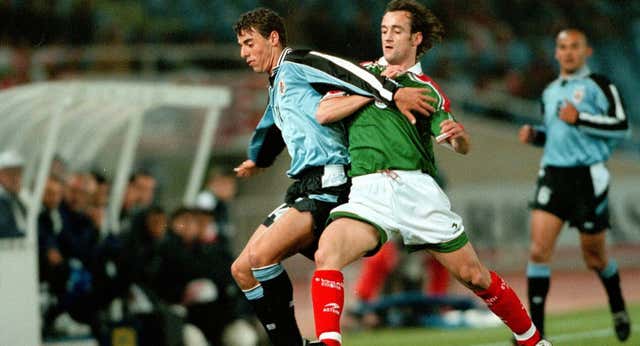 Cuando Euskadi le sacó los colores a la Uruguay de Poyet y Recoba: «Pasábamos por la piedra a los equipos que venían por aquí»