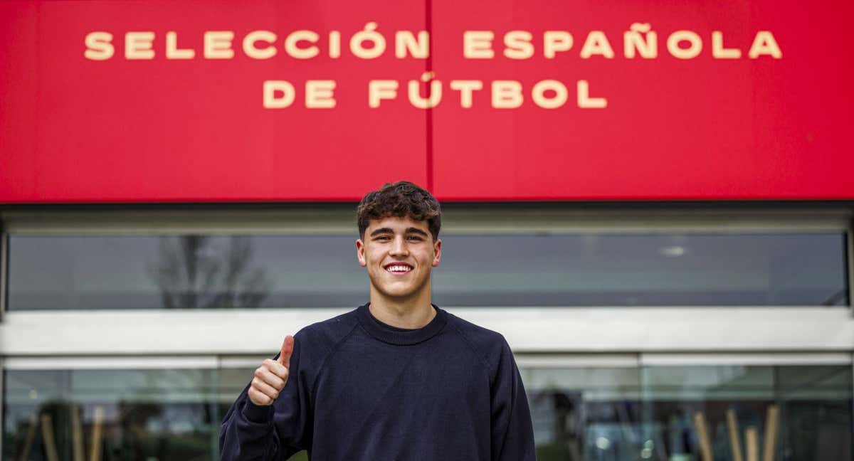 Pau Cubarsí, en su convocatoria con la Selección./EFE