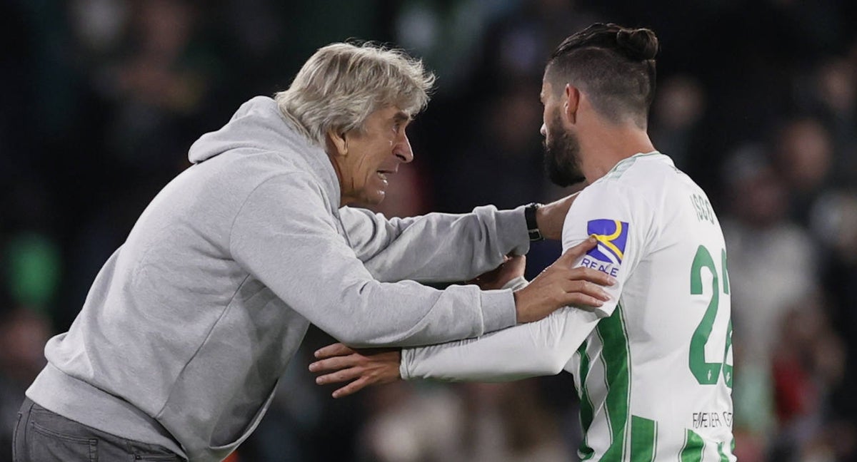 Manuel Pellegrini junto a Isco.