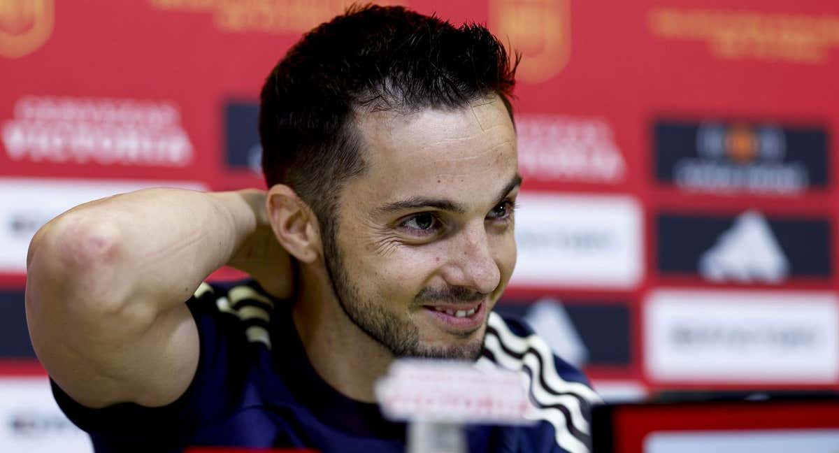 Pablo Sarabia comparece ante los medios en la Ciudad del Fútbol de Las Rozas./EFE